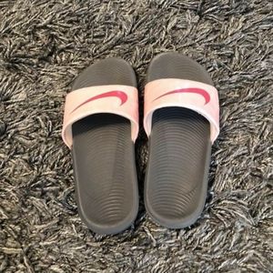 Nike Sandles [lil girl]